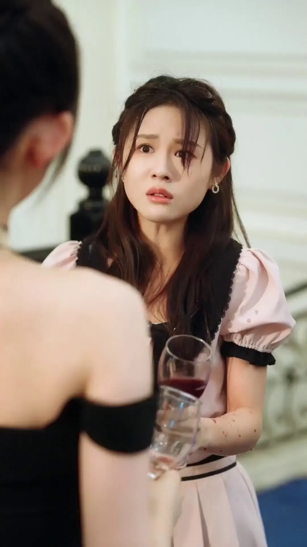 Episode 2 - Reborn at 18: The Great-Grandma Takes Charge（Dubbed）