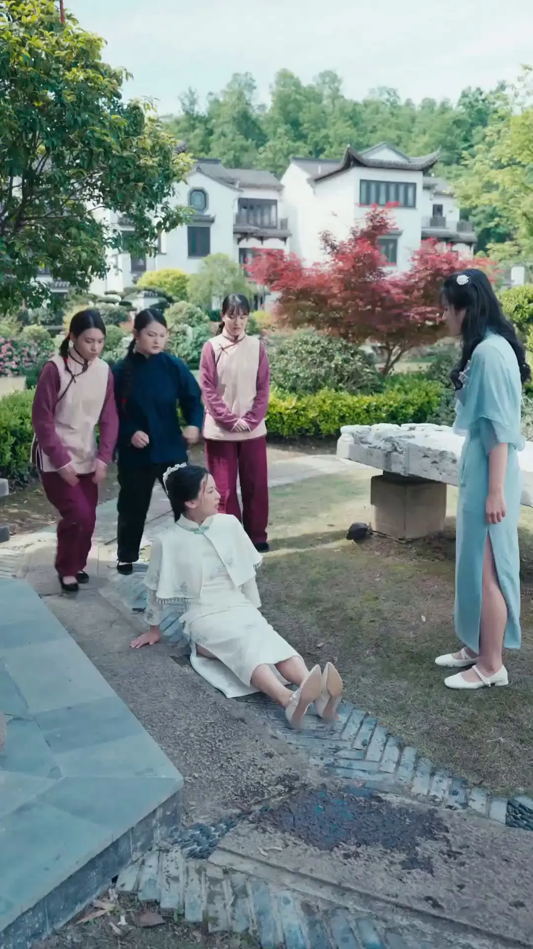 Episode 11 - บทเพลงเศร้าในยุคแห่งความวุ่นวาย